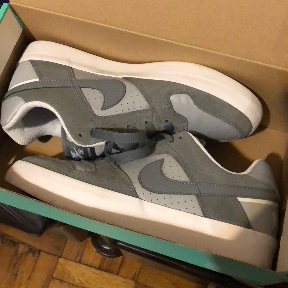 Nike sneakers ( SOLD)